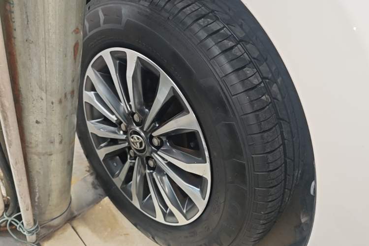 Used Toyota Corolla 2017 Revised Version 1.2T S-CVT GL-i Left Front Wheel Hub