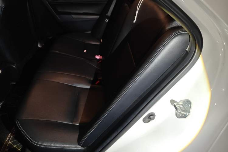 Used Toyota Corolla 2017 Revised Dual-Engine 1.8L E-CVT Elite Edition Left Rear Seat