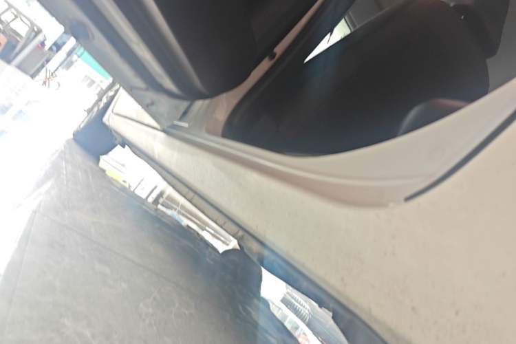 Used Toyota Corolla 2017 Revised Dual-Engine 1.8L E-CVT Elite Edition Left Side Sill
