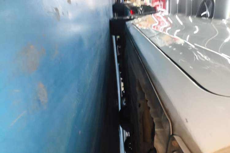 Used Toyota Corolla 2017 Revised Dual-Engine 1.8L E-CVT Leading Edition Left Side Sill