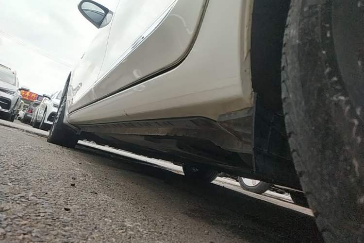 Used Toyota Corolla 2017 Revised Dual-Engine 1.8L E-CVT Elite Edition Left Side Sill