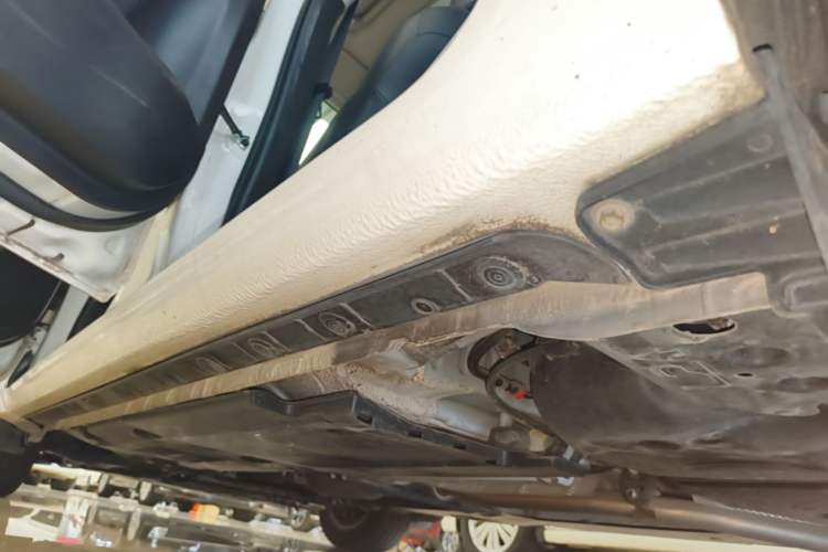 Used Toyota Corolla 2017 Revised Dual-Engine 1.8L E-CVT Elite Edition Left Side Sill