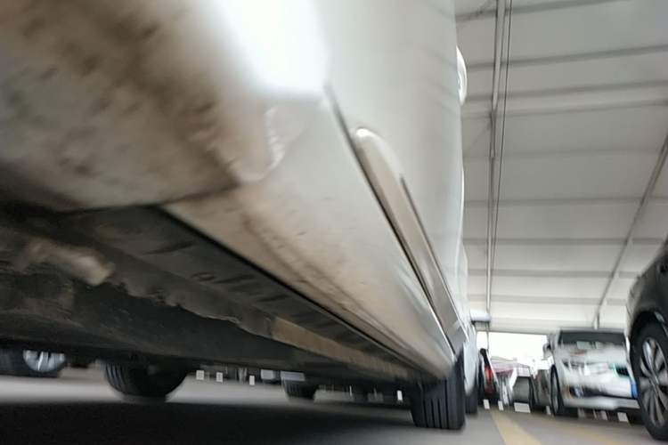 Used Toyota Corolla 2017 Revised Dual-Engine 1.8L E-CVT Elite Edition Left Side Sill