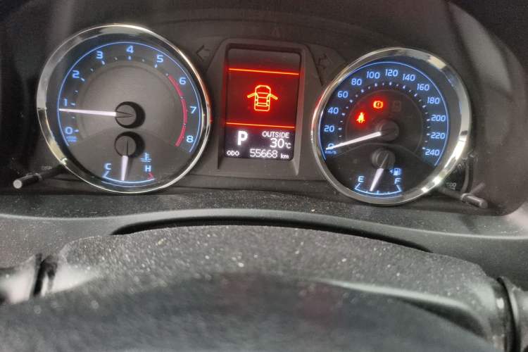Used Toyota Corolla 2017 Revised Version 1.2T S-CVT GL-i Odometer Close Up