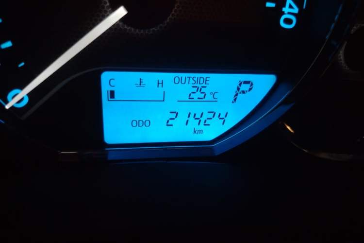 Used Toyota Corolla 2017 Revised Version 1.6L S-CVT GL Odometer Close Up