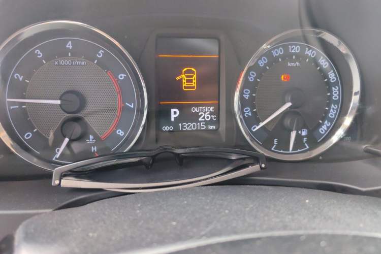 Used Toyota Corolla 2017 1.2T CVT GL-i Leather Edition Odometer Close Up