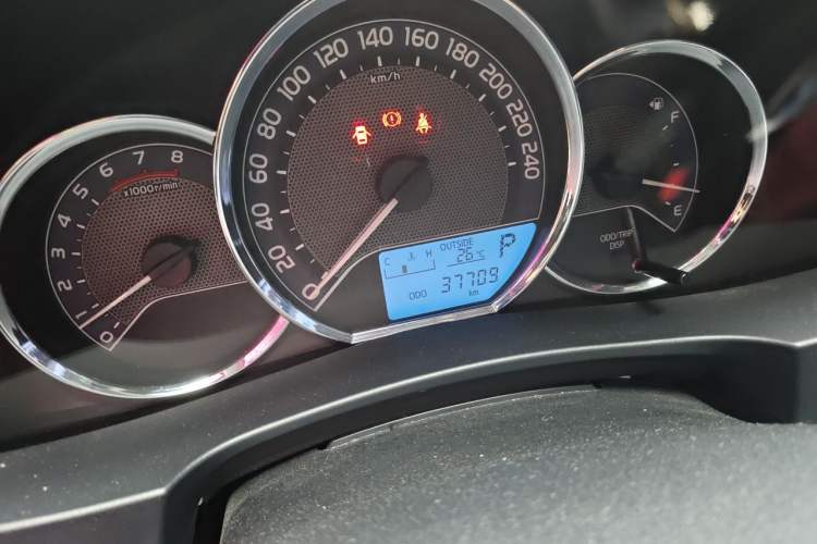 Used Toyota Corolla 2017 1.2T CVT GL Odometer Close Up