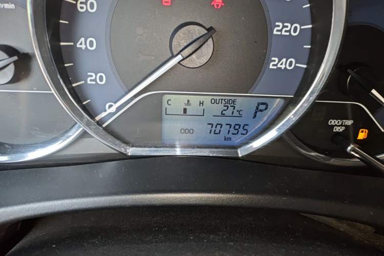 Used Toyota Corolla 2017 Revised Version 1.2T S-CVT GL Odometer Close Up