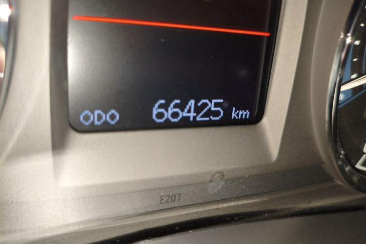 Used Toyota Corolla 2017 Revised Version 1.2T S-CVT GL-i Odometer Close Up