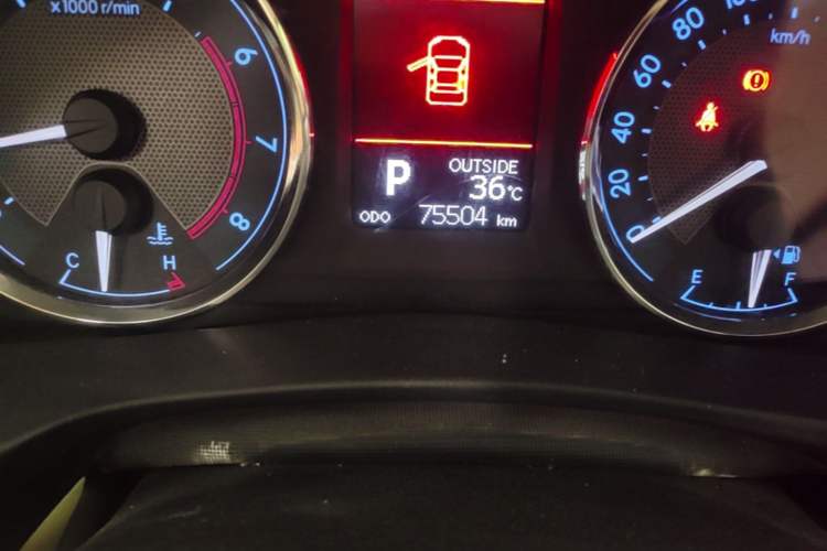 Used Toyota Corolla 2017 1.2T CVT GL-i Odometer Close Up
