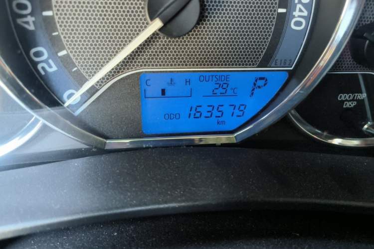 Used Toyota Corolla 2017 Revised Version 1.6L S-CVT GL Odometer Close Up