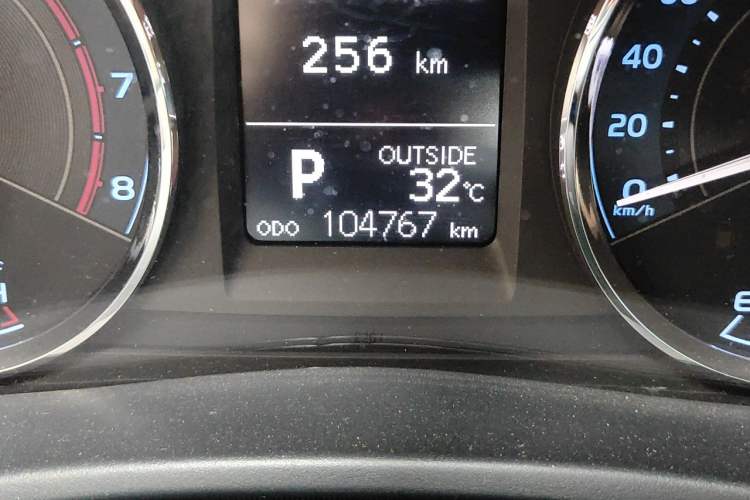 Used Toyota Corolla 2017 Revised Version 1.2T S-CVT GL-i Odometer Close Up