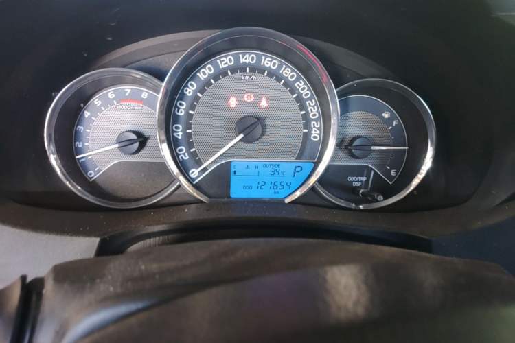 Used Toyota Corolla 2017 1.6L CVT GL Odometer Close Up