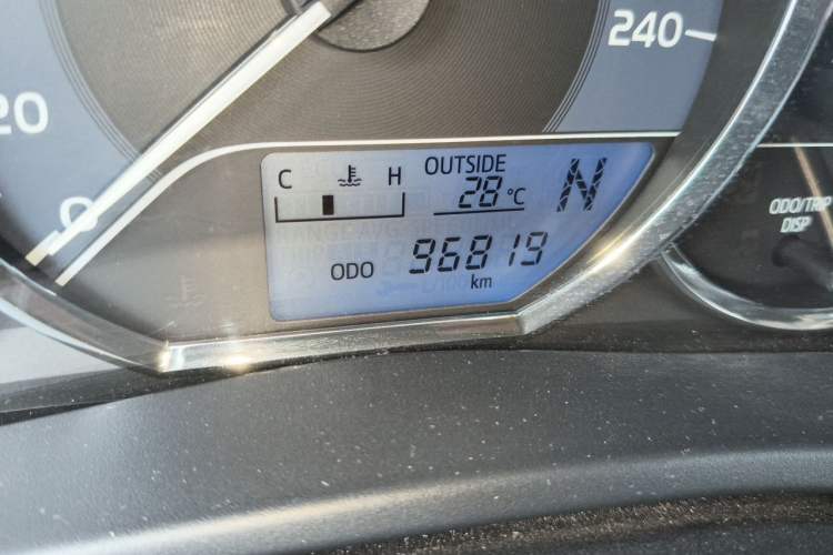 Used Toyota Corolla 2017 Revised Version 1.2T S-CVT GL Odometer Close Up