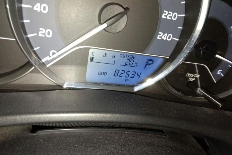 Used Toyota Corolla 2017 Revised Version 1.2T S-CVT GL Odometer Close Up