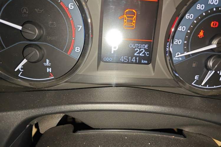 Used Toyota Corolla 2017 Revised Version 1.2T S-CVT GL-i Odometer Close Up