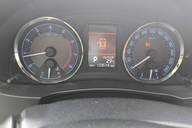 Used Toyota Corolla 2017 1.2T CVT GL-i Odometer Close Up