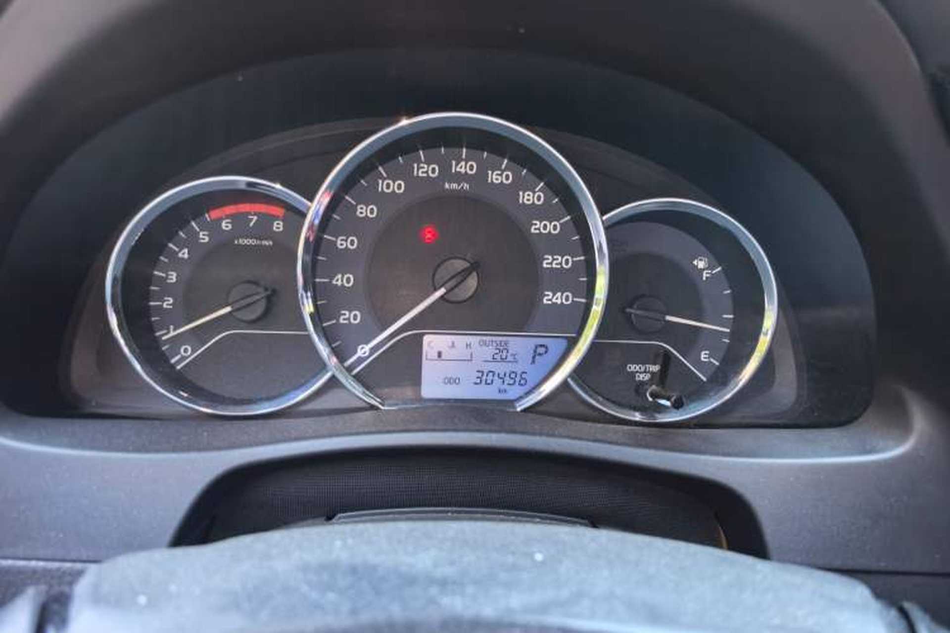 Used Toyota Corolla 2017 Revised Version 1.2T S-CVT GL Odometer Close Up