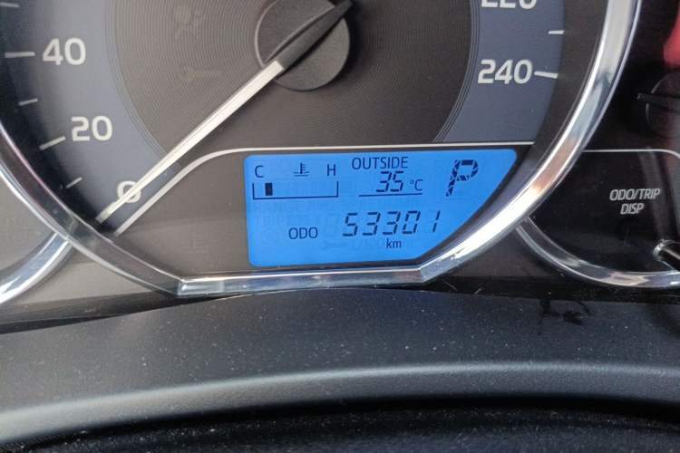 Used Toyota Corolla 2017 Revised Version 1.2T S-CVT GL Odometer Close Up