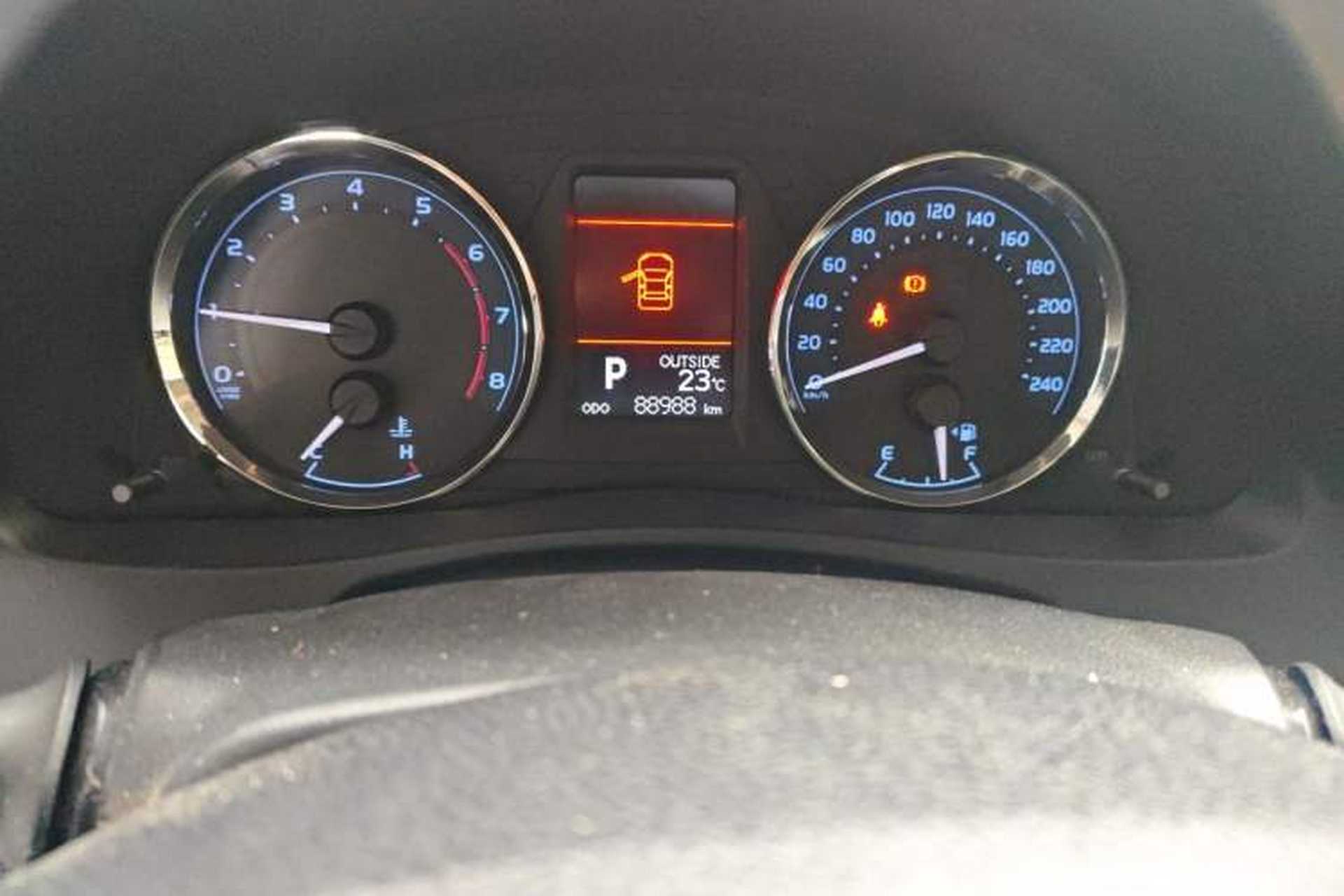 Used Toyota Corolla 2017 Revised Version 1.2T S-CVT GL-i Odometer Close Up