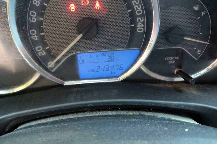 Used Toyota Corolla 2017 Revised Version 1.6L Manual GL Odometer Close Up