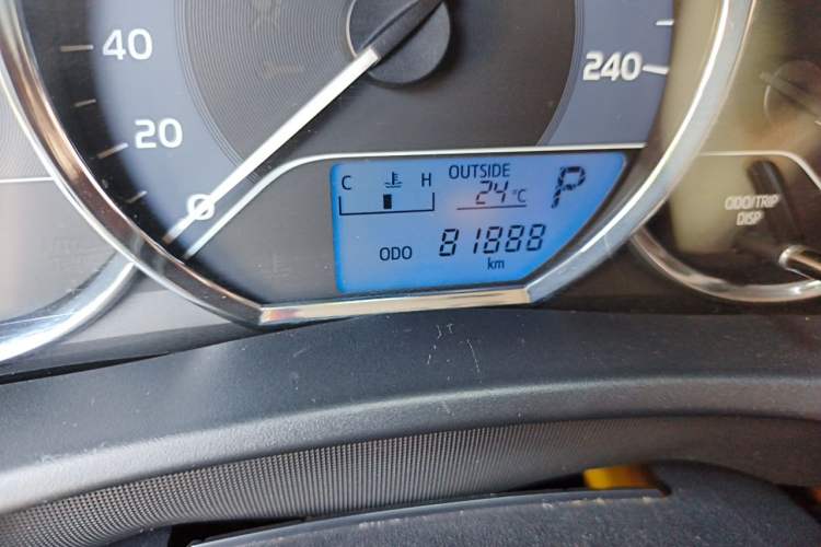 Used Toyota Corolla 2017 Revised Version 1.2T S-CVT GL Odometer Close Up