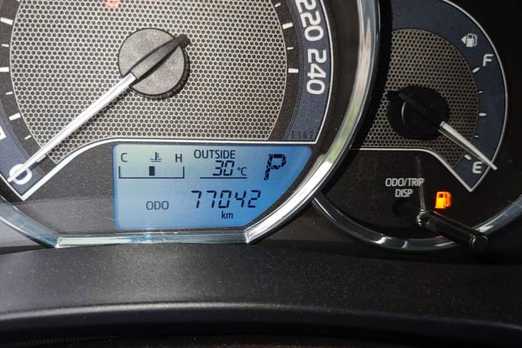 Used Toyota Corolla 2017 1.2T CVT GL Odometer Close Up