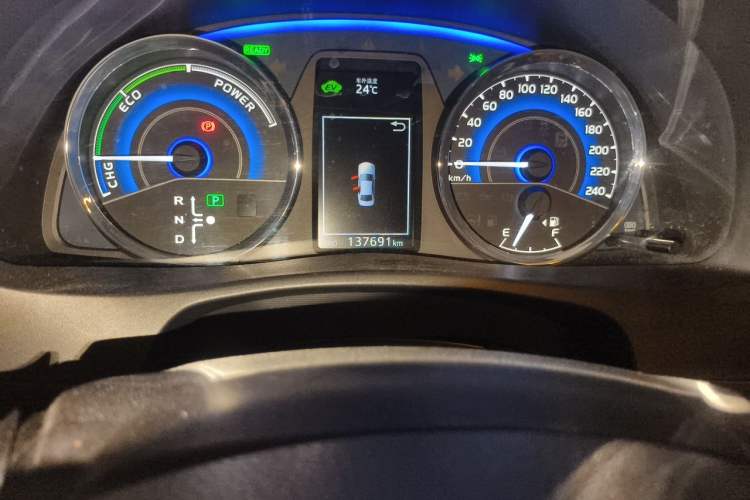 Used Toyota Corolla 2017 Revised Dual-Engine 1.8L E-CVT Leading Edition Odometer Close Up