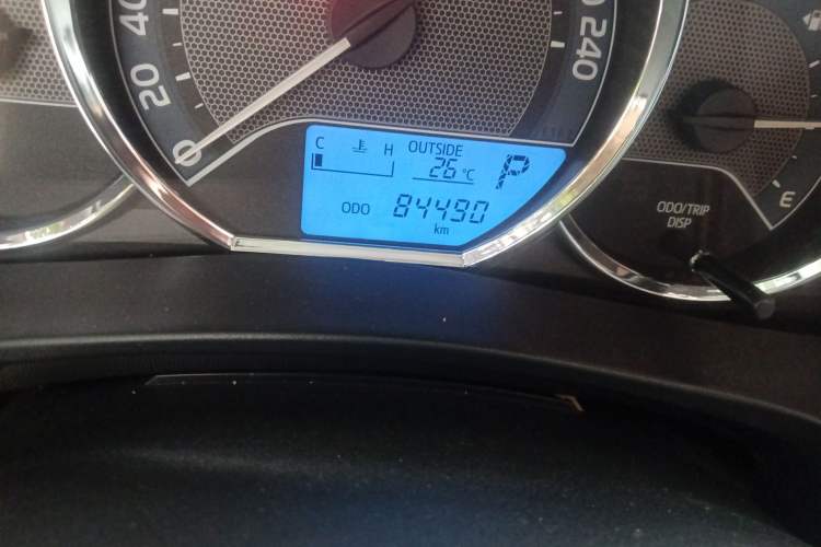 Used Toyota Corolla 2017 1.2T CVT GL Odometer Close Up
