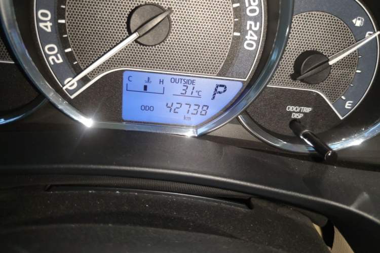 Used Toyota Corolla 2017 Revised Version 1.6L S-CVT GL Odometer Close Up