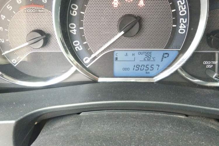 Used Toyota Corolla 2017 1.2T CVT GL Odometer Close Up
