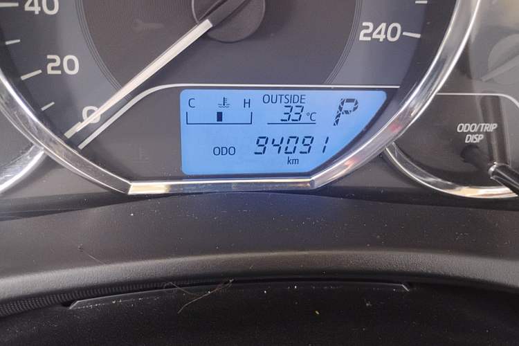 Used Toyota Corolla 2017 Revised Version 1.2T S-CVT GL Odometer Close Up