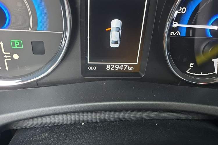 Used Toyota Corolla 2017 Revised Dual-Engine 1.8L E-CVT Leading Edition Odometer Close Up