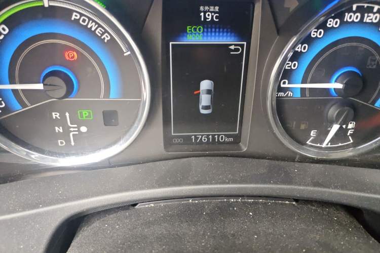 Used Toyota Corolla 2017 Revised Dual-Engine 1.8L E-CVT Leading Edition Odometer Close Up