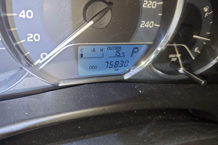 Used Toyota Corolla 2017 Revised Version 1.2T S-CVT GL Odometer Close Up