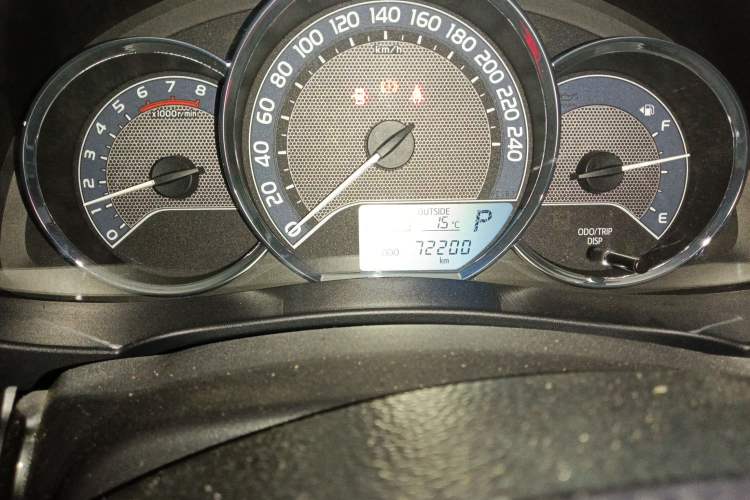 Used Toyota Corolla 2017 1.2T CVT GL Odometer Close Up
