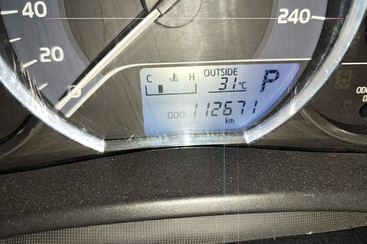 Used Toyota Corolla 2017 Revised Version 1.2T S-CVT GL Odometer Close Up