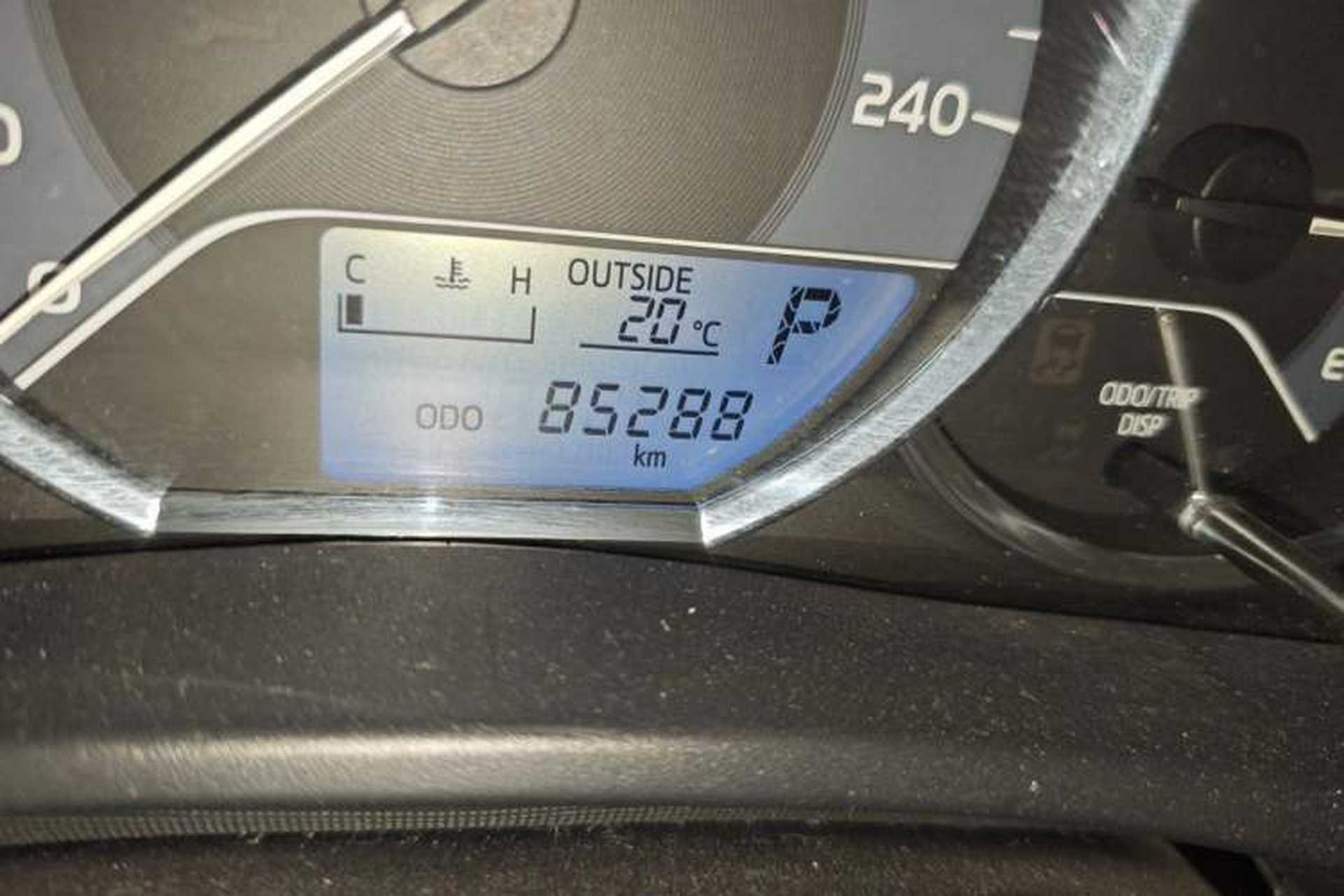 Used Toyota Corolla 2017 Revised Version 1.2T S-CVT GL Odometer Close Up