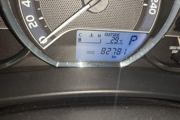 Used Toyota Corolla 2017 Revised Version 1.6L S-CVT GL Odometer Close Up