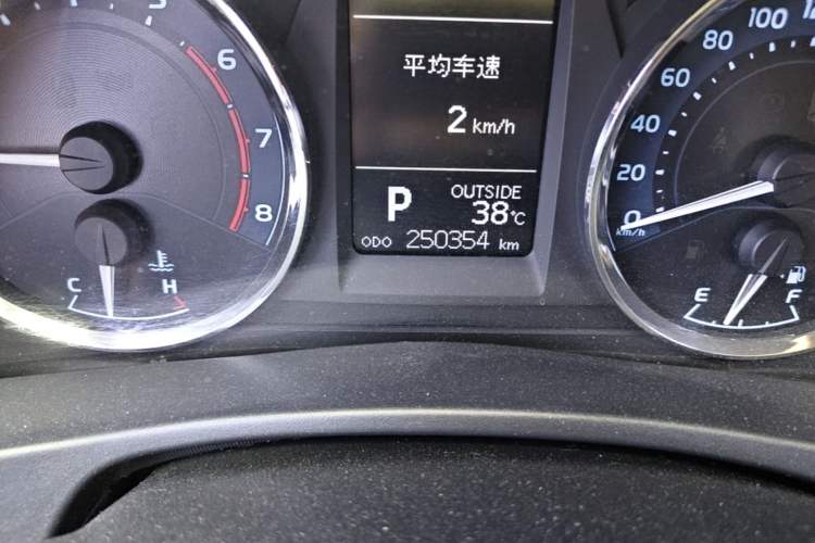 Used Toyota Corolla 2017 Revised Version 1.2T S-CVT GL-i Odometer Close Up