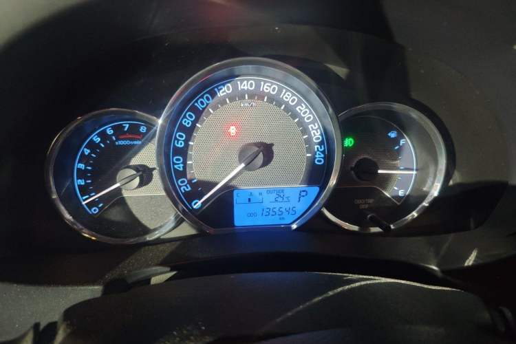 Used Toyota Corolla 2017 1.6L CVT GL Odometer Close Up