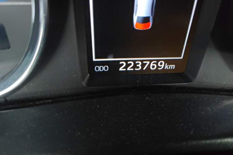 Used Toyota Corolla 2017 Revised Dual-Engine 1.8L E-CVT Elite Edition Odometer Close Up