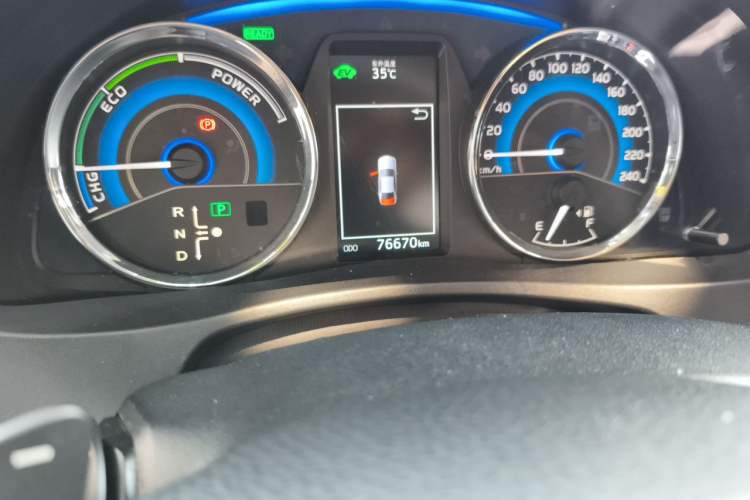 Used Toyota Corolla 2017 Revised Dual-Engine 1.8L E-CVT Leading Edition Odometer Close Up