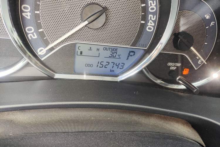 Used Toyota Corolla 2017 Revised Version 1.6L S-CVT GL Odometer Close Up