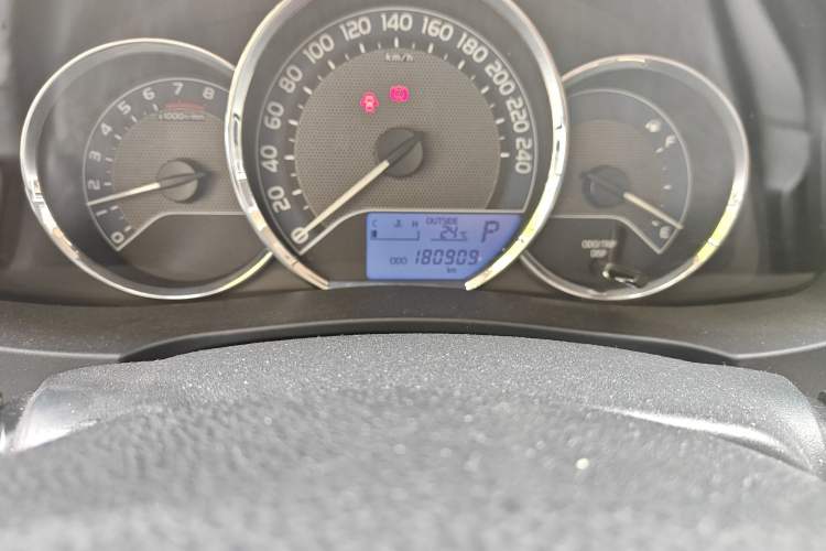 Used Toyota Corolla 2017 1.6L CVT GL Odometer Close Up