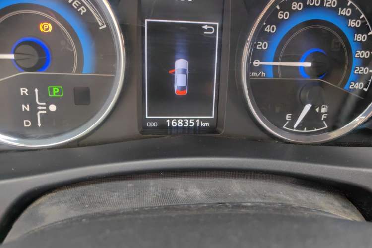 Used Toyota Corolla 2017 Revised Dual-Engine 1.8L E-CVT Leading Edition Odometer Close Up