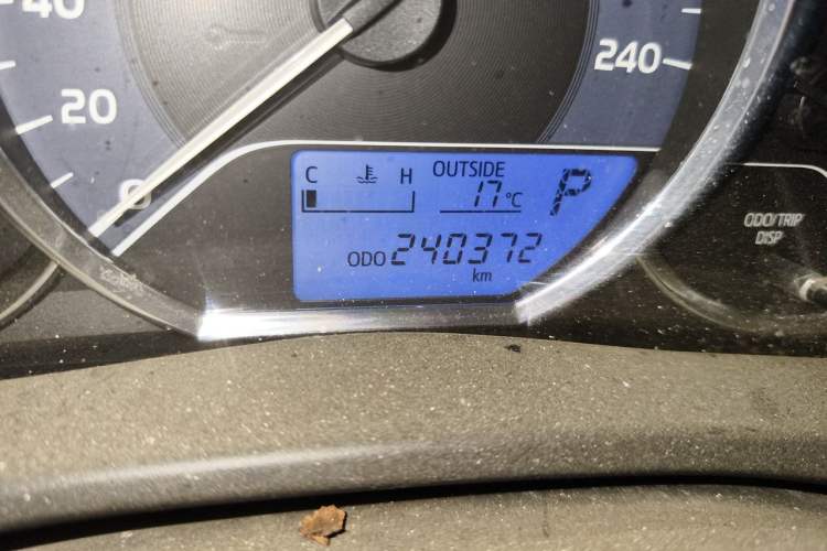 Used Toyota Corolla 2017 Revised Version 1.2T S-CVT GL Odometer Close Up
