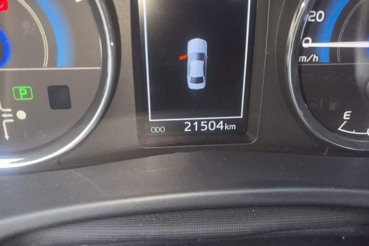 Used Toyota Corolla 2017 Revised Dual-Engine 1.8L E-CVT Leading Edition Odometer Close Up