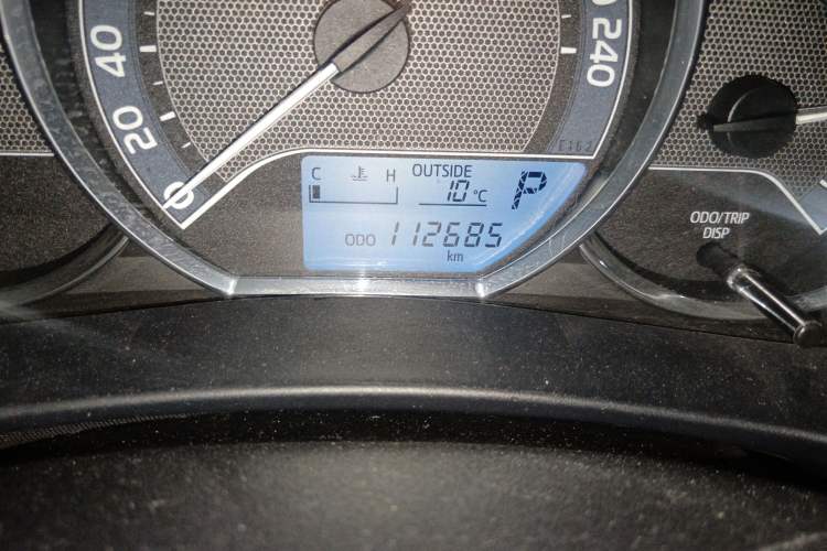 Used Toyota Corolla 2017 1.6L CVT GL Odometer Close Up