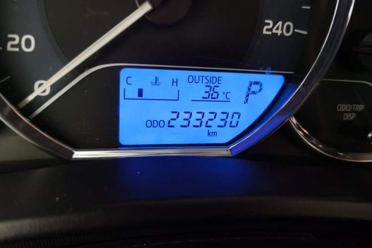 Used Toyota Corolla 2017 Revised Version 1.2T S-CVT GL Odometer Close Up